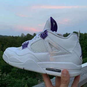 Jordan 4 - Tjena! Säljer nu mina Jordan 4 från GOAT i storlek 42,5. Box och kvitto finns! Det är i riktigt bra skick! Hör av er om ni har frågor!