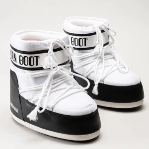 Moonboots  - Söker moonbots för typ 300 kronor Max 500 