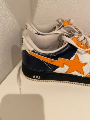 Bapesta skor - Säljer mina bapestas från 2004, använda och slitage på skon. 
