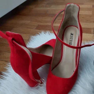 Skor med klack - Nyskick. Aldrig använda.