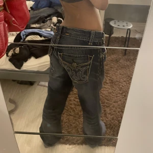Baggy jeans - Baggy jeans, sitter låg midjat pris kan diskuteras 
