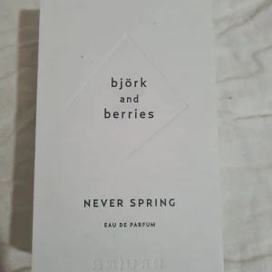 Björk Berries Never Spring 50ml parfym - Endast testdprutad har presentation och ekvitto. 