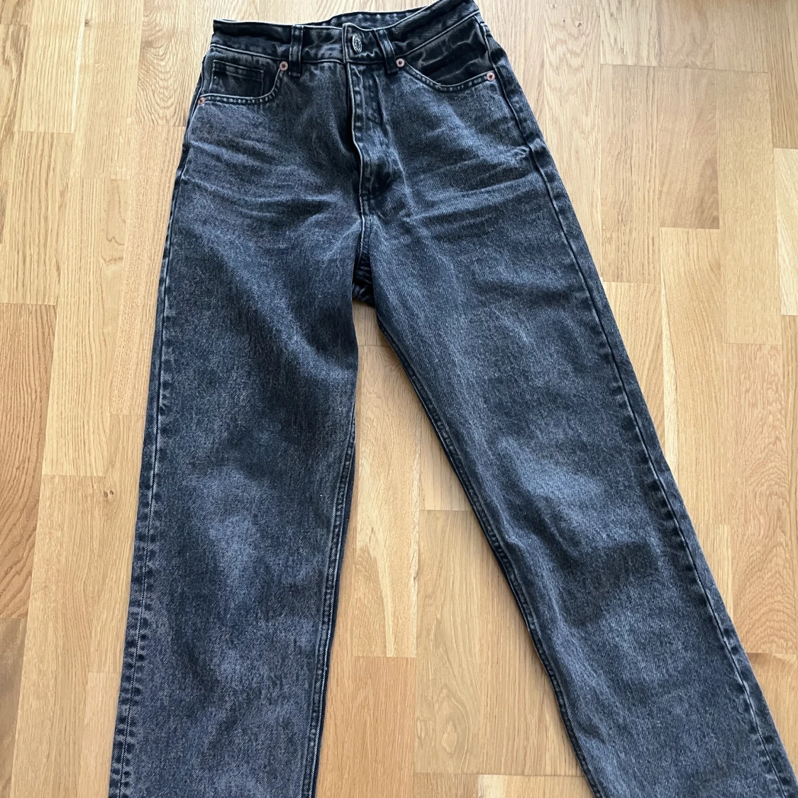 Grå/svarta jeans storlek xs