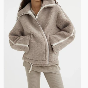 Jacka HM  -  jätte fin o söt!! Oversized & varm!! 