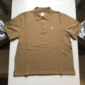 Polar skate co. Piké - M - Helt ny, aldrig använd. 10/10