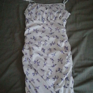 Klänning - Aldrig använd 