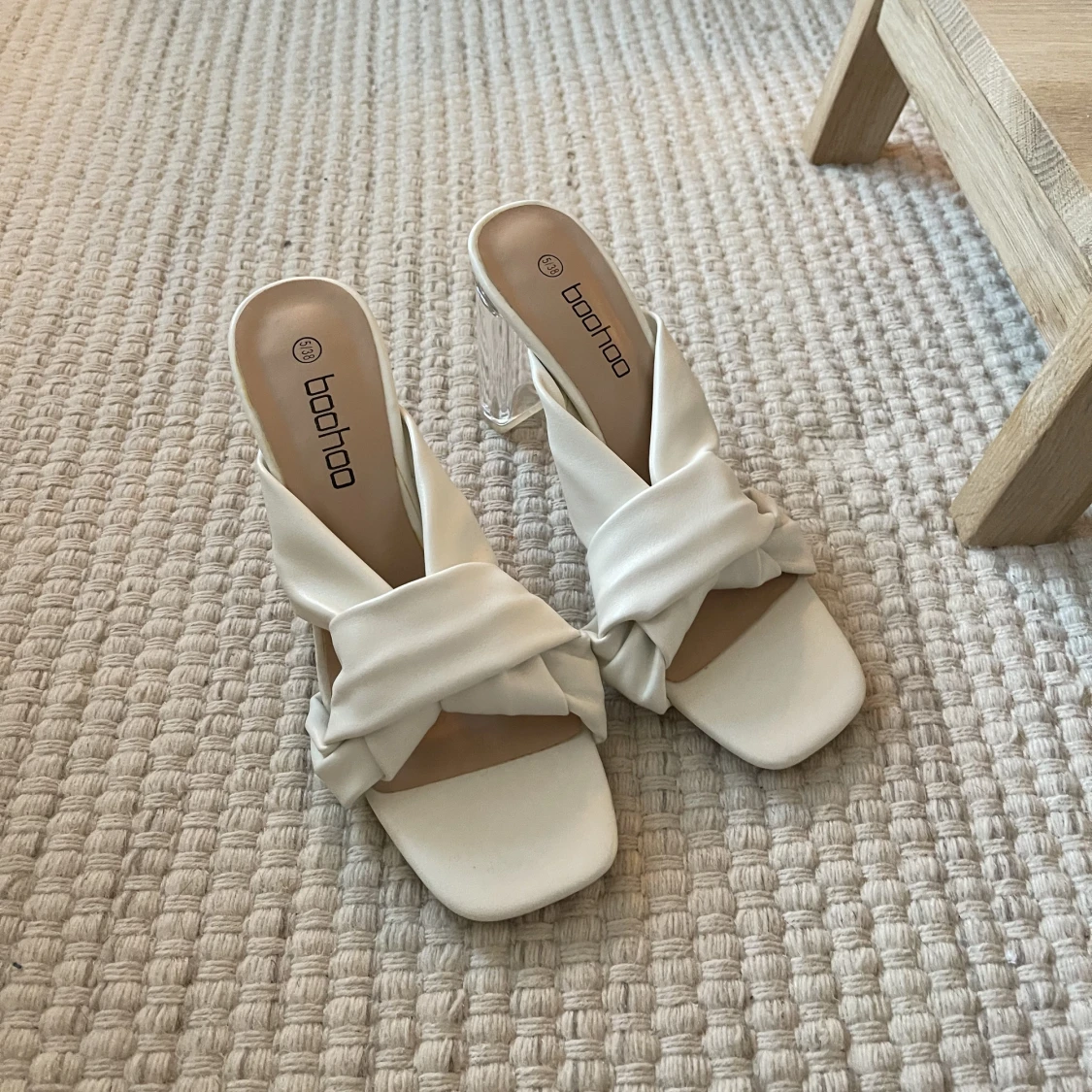 Vita klackskor  - 91