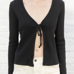 Brandy Melville kofta - Superfin topp från brandy melville eu, endast använd en gång. Kommer tyvärr inte till någon användning. 150kr + frakt. 🫶🏼