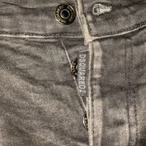 Dsq2 byxor - Hör av dig för fler bilder, byxorna är såklart älkta!