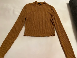 Blus, Ny - Säljer enligt bilderna ovan.