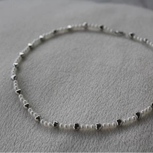 Pärl halsband - Gör dessa halsband själv på beställning, det går att önska sig längden på halsbandet.🤍