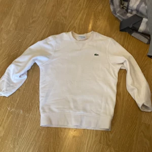 Lacoste sweatshirt  - Vit Lacoste sweatshirt storlek xs