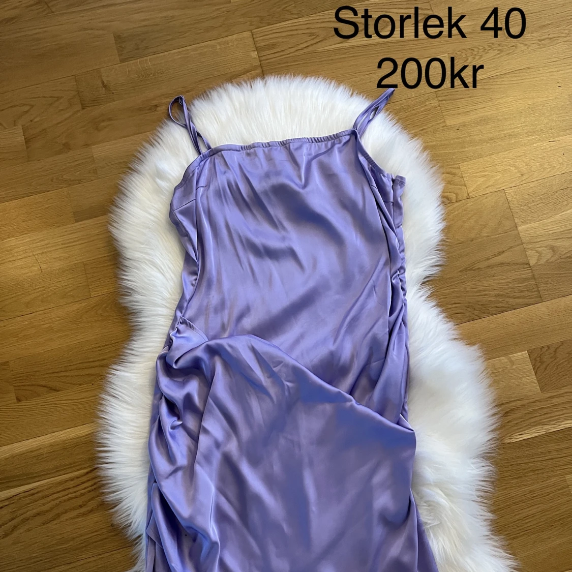 Silkes lila klänning  - 91