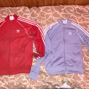 2 st adidas koftor - Båda kostar 1200 tillsammans säljer dom för 500