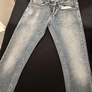 Dondup jeans - Två par Dondup ”George” jeans, storlek 29 i väldigt fint skick.