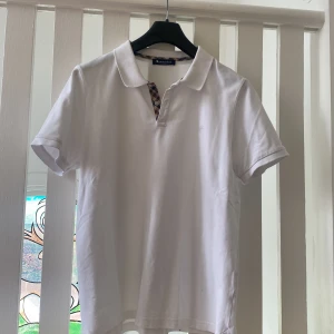 Aquascutum piké - Fint skick knappt använd, köpt i london.