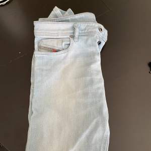 Ljusa Diesel jeans, storlek 32, skick 9/10. nypris kring 2000kr