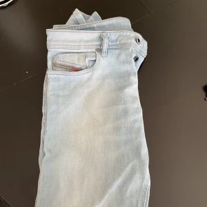 Diesel jeans  - Ljusa Diesel jeans, storlek 32, skick 9/10. nypris kring 2000kr