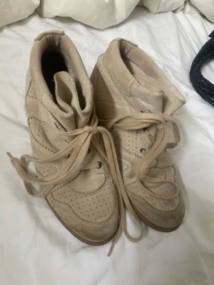 Pavement - Beiga pavement boots. Storlek 40, säljer för dem inte kommer till användning