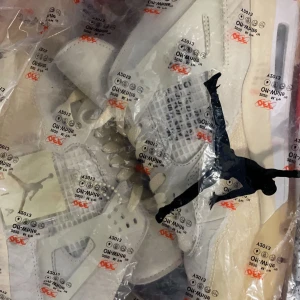 Of white skor - Nye storlek 46 den är lite i storleken den kan passa 44/45