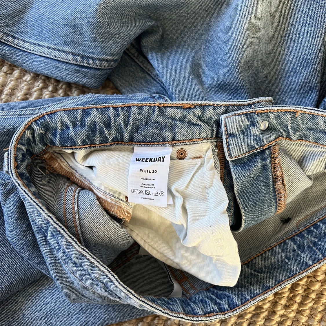 Ljusblå jeans weekday - 91