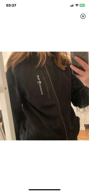 Sailraicing - Säljer denna sailracing kofta. Säljer för  450kr få jag köpte den för 900kr. Bra skick, köpare står för frakt🫶