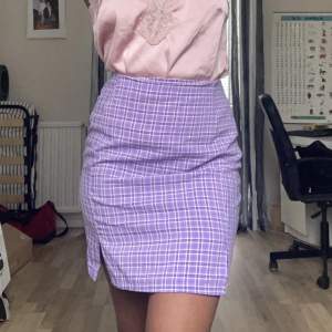 En lila school girl kjol från shein i storlek S  Aldrig använd 