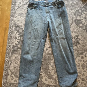 Woodbird jeans - Blåa Woodbird jeans, använda kanske 3-5 gånger.