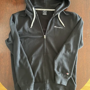 Champion zipup hoodie  - Skönt mjukt material. Pm för frågor :) Allt gott! 
