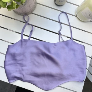 Topp - Säljer även denna satin topp i samma modell! Perfekt till sommaren 💜