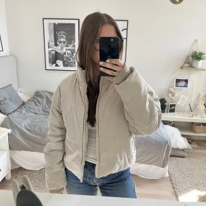 jacka - superbra, skön och fin jacka!!❤️‍🔥❤️‍🔥