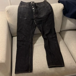 Acne Jeans mörkgrå blå konst W28(30)L32 - Acne Jeans mörkgrå mörkblå W28(passar typ mer 30)L32. Använda men i fint skick.