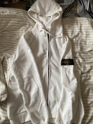 Stone island zipup - Väldigt fräsch. Använd ett par gånger