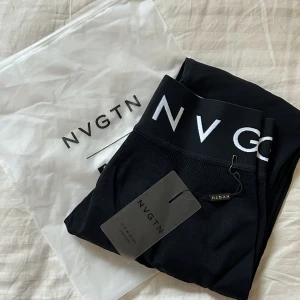 Träningsbyxor - Skit snygga träningstights som formar rumpan så fint 😍😍😮‍💨Helt slut på hemsidan. Aldrig använda, endast testade. Nypris: 595 kr + frakt från USA. Pris är inklusive frakt 💞