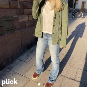 Vårjacka  - Säljer min fina vårjacka då den blivit för liten för mig 💓 kom privat vid frågor, pris kan diskuteras 🩷