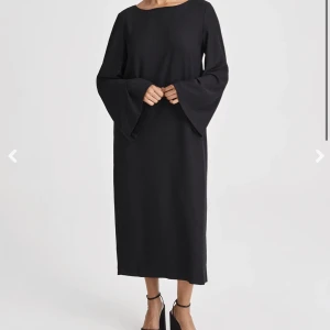 Stylein klänning - Aldrig använd klänning från Stylein säljes. Maratea, helt slutsåld på hemsidan. Säljes pga garderobsrensning. Pris kan vid snabb affär diskuteras. Strl: S