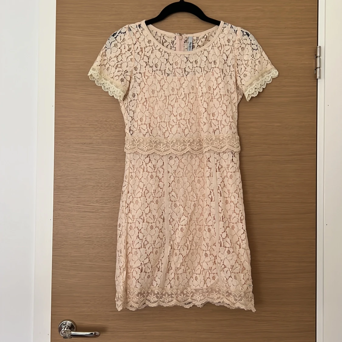 Beige studentklänning i XS