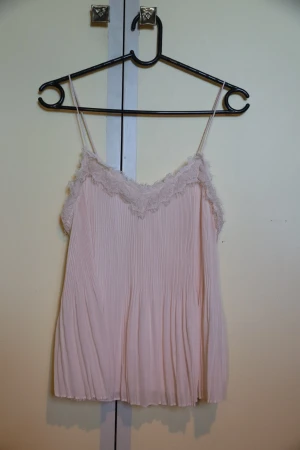 Crémefärgad topp - Crémefärgad sidentapeter med två lager och pläterat tyg