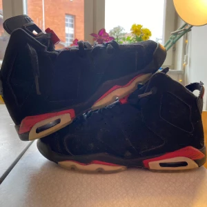 Air jordan 6 infrared 2014 strlk 38  - Air jordan 6 infrared 2014 strlk 38 Skick 8/10 smått slitage nypris runt 3000 säljer pga att de är för små och vill bli av med dem. Undrar ni något äre bara att skriva.