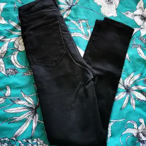 Black pants from Zara size 34. High waist. Very good condition 