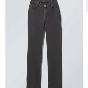 Weekday jeans - Säljer dessa jättefina jeans då dem sitter lite för tight i midjan!
