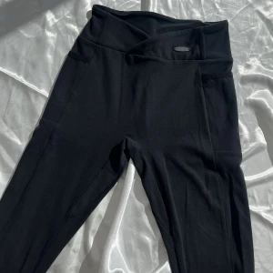 Gymshark - Svarta gymsharks byxor. Mönstrade. Fint skick och inga defekter. Betalningen via swish💓