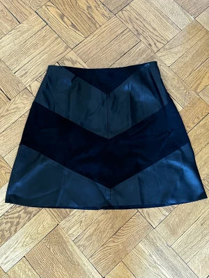 Mocka/Skinn kjol - Bra skick!