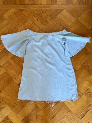 Off-the-shoulder klänning - Bra skick!