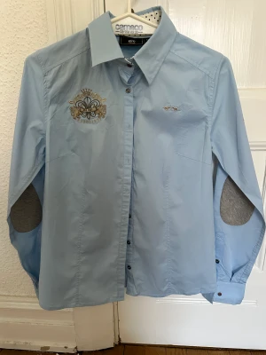 Ridskjorta/bomullsskjorta  - Bra skick, nästan aldrig använd