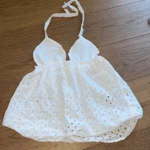 Topp - Säljer denna topp som är från zalando!!❤️använd några fåtal gånger.💕