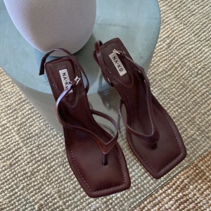 Klackar från Zara🍇 - Oanvända klackar från NA-KD som är såååå fina. Tyvärr en aning för stora🍇