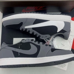 Nike air force travis scott  - Nike Air force travis scott helt nya äkta pris kan diskuteras storlek 37-45
