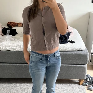 Trekvarts kofta  - Super fin trekvartskofta. Perfekt nu till våren. Inga defekter eller liknande! Köparen står för frakt ❤️