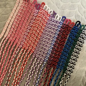 Armband  - Hejjj! Jag har nyligen påbörjat att sälja armband som jag tillverkar sjölv, du får välja vilken modell, längd och färg kombination du vill ha. Pris diskuteras vid val av modell ❤️ju fler man köper ju billigare blir det 
